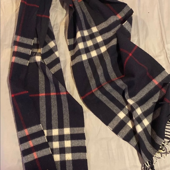 Burberry cashmere scarf - Picture 7 of 10